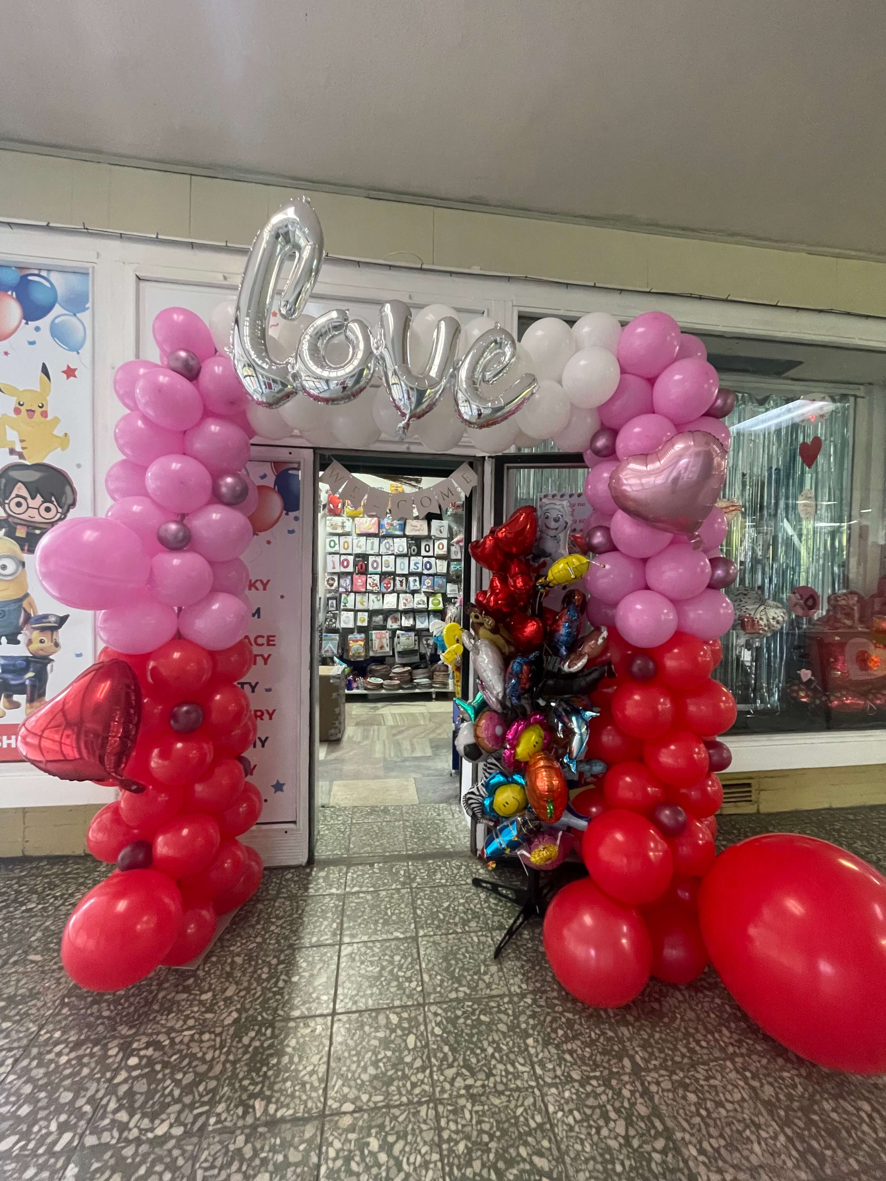 🩷Valentýnská brána před party-shop.cz v Havířově 🩷