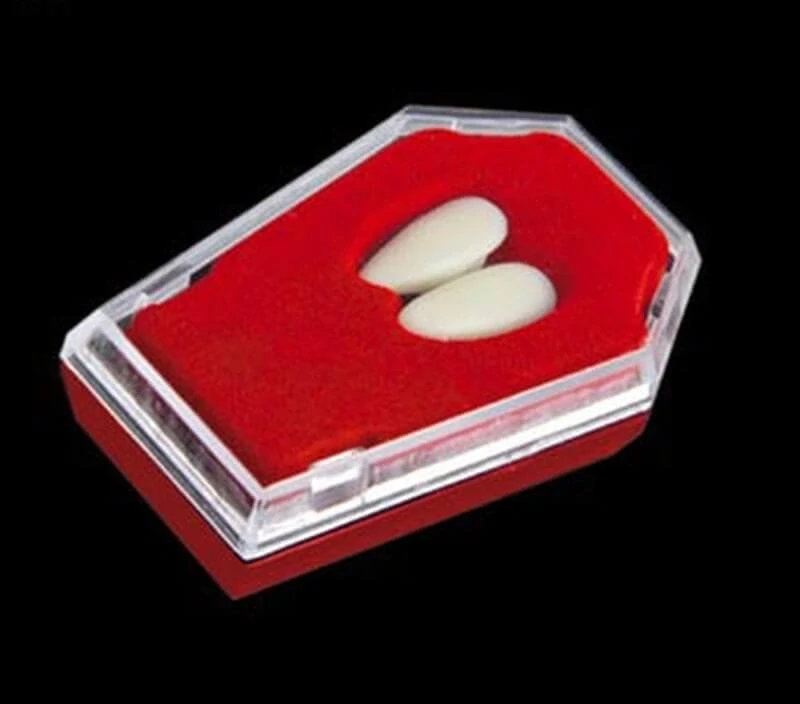 Upíří zuby s lepicí pastou