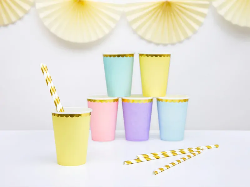 Rozetová girlanda světle krémová