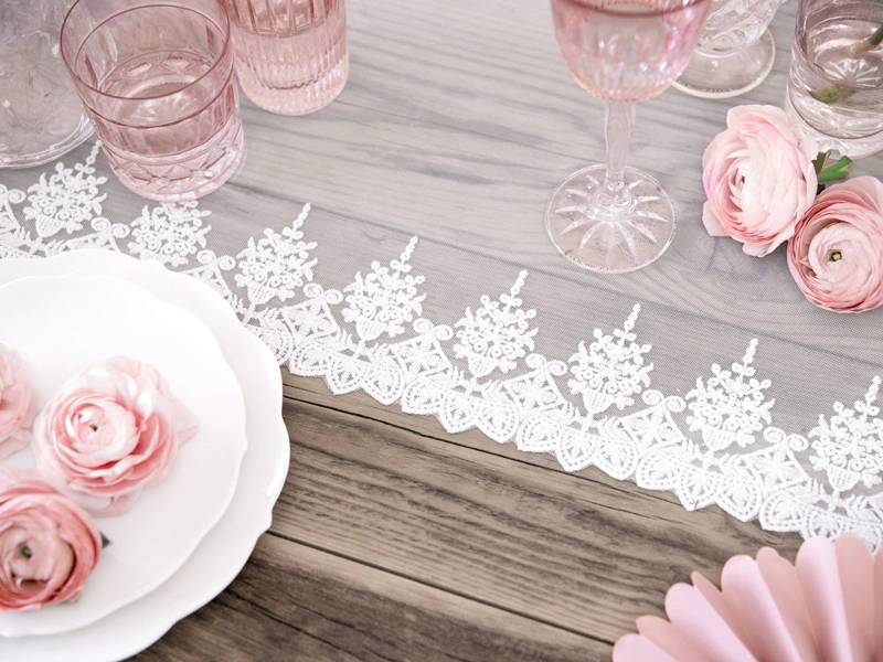 Dekorativní krajka 0.15x9m bělavá III