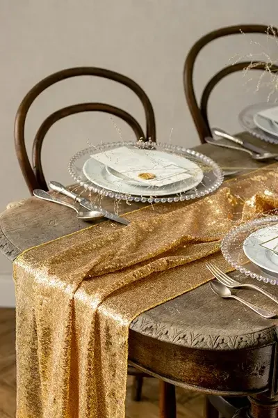 Stolní běhoun flitrovaný zlatý