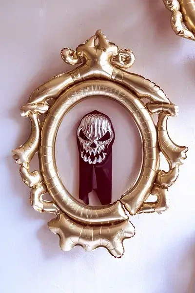 Halloweenská maska stříbrná Lebka s šátkem