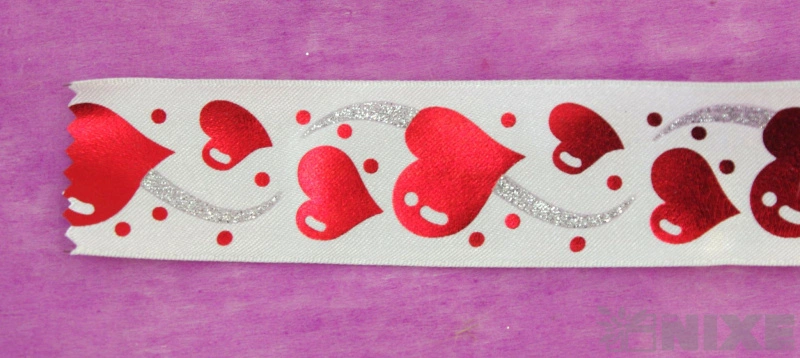 Stuha bílá s potiskem - srdíčka 4 mm x 9,1 m