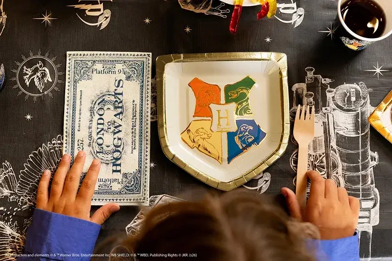 Papírové talířky Harry Potter Bílý Erb Bradavic 26 × 18 cm - 6 ks