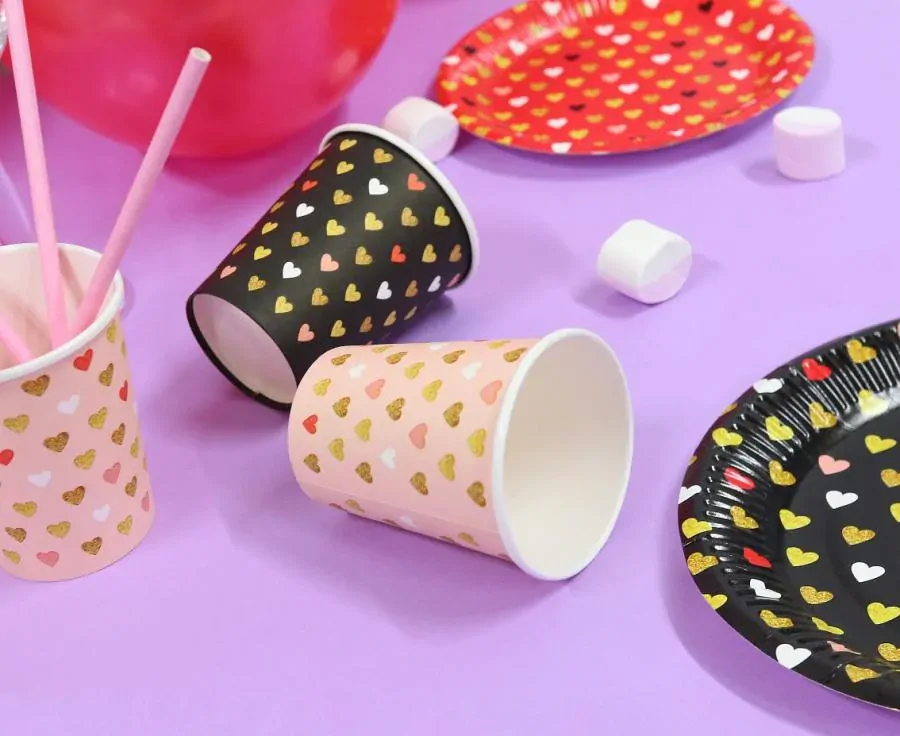 Papírové kelímky XoXo se srdíčky - růžové