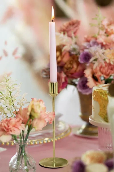 Zlatý kovový svícen