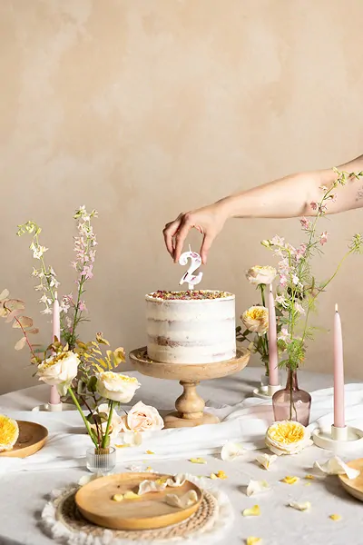 Svíčka dortová číslo 2 s okvětními lístky