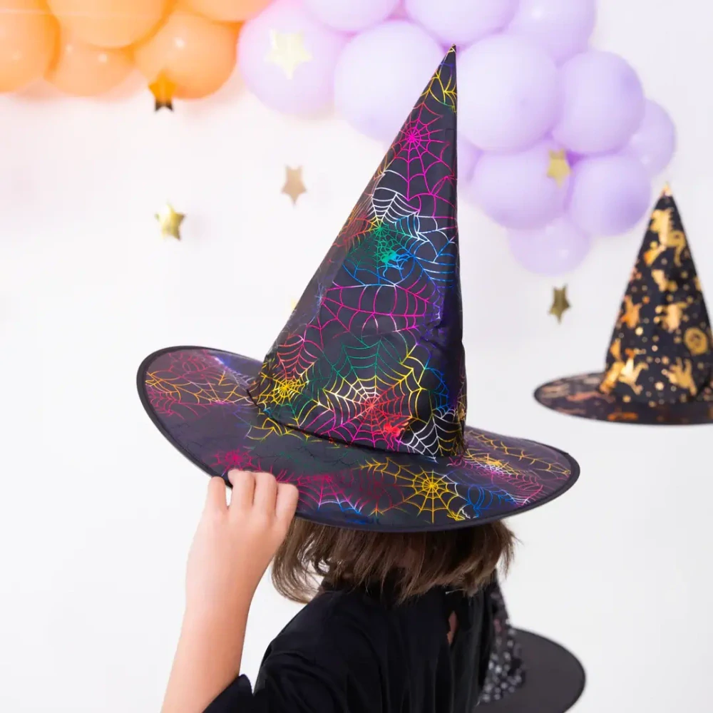 Čarodějnický klobouk s barevnou pavučinou