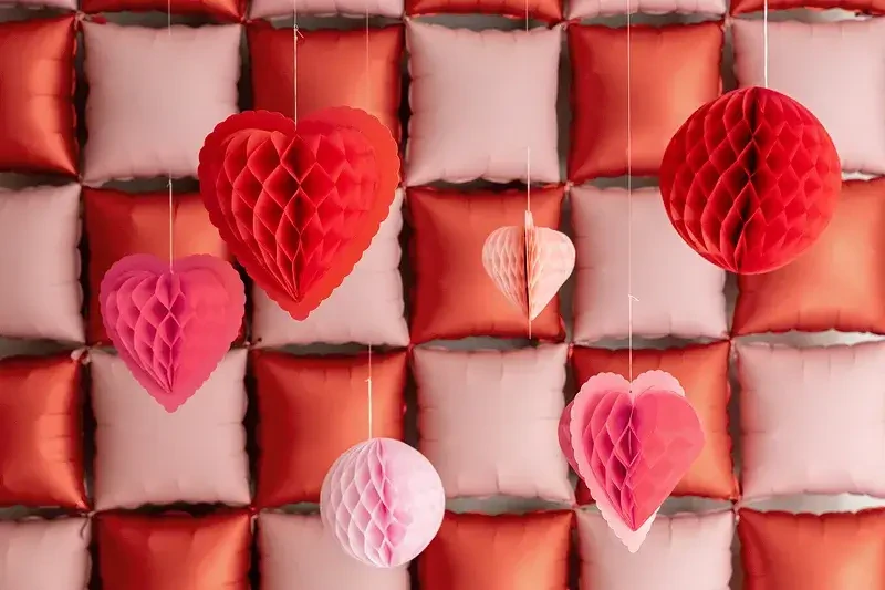 Závěsná dekorace pom pomy srdce 3 ks