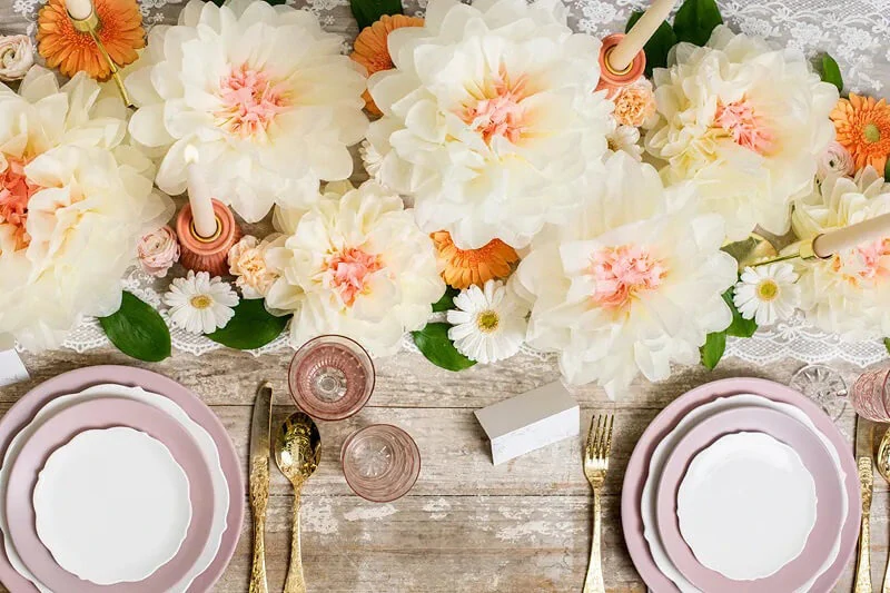 Papírové dekorační květy krémové 5 ks