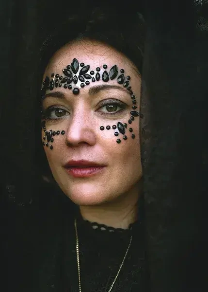 Lepící kamínky na obličej černé 15 x 9 cm