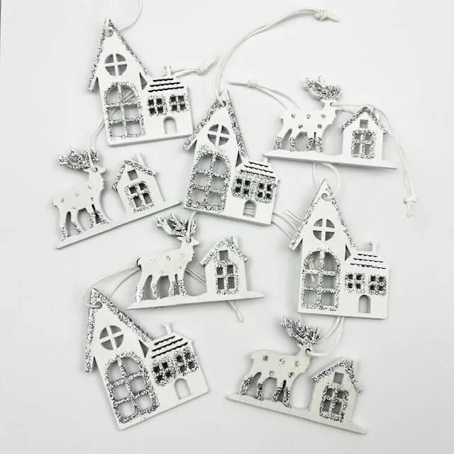 Dřevěné ozdoby se stříbrným zdobením - 8 ks