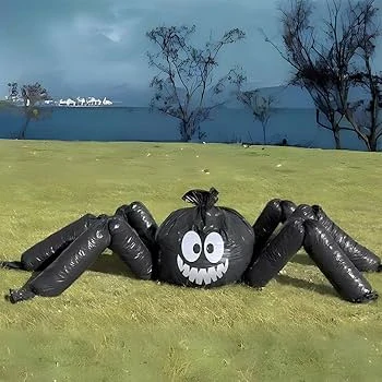 Halloweenská dekorace – pytle ve tvaru obřího pavouka