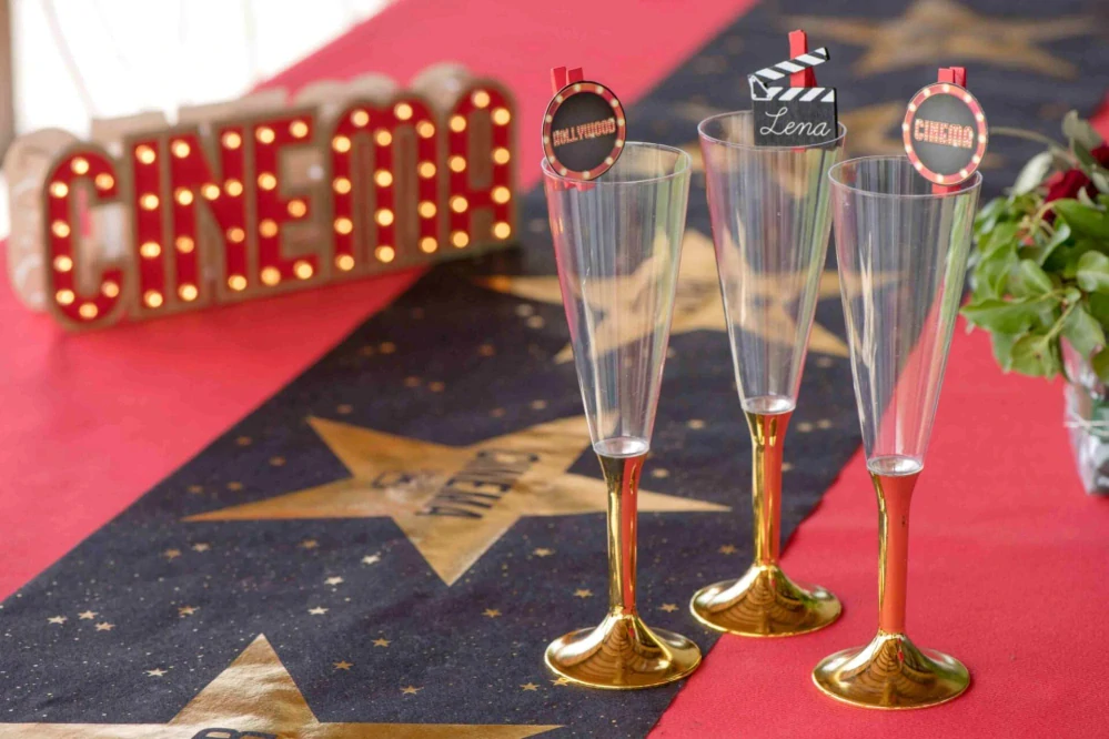 Dřevěné dekorace na kolíčku Filmová noc 6ks