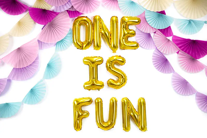 Rozetová girlanda světle krémová