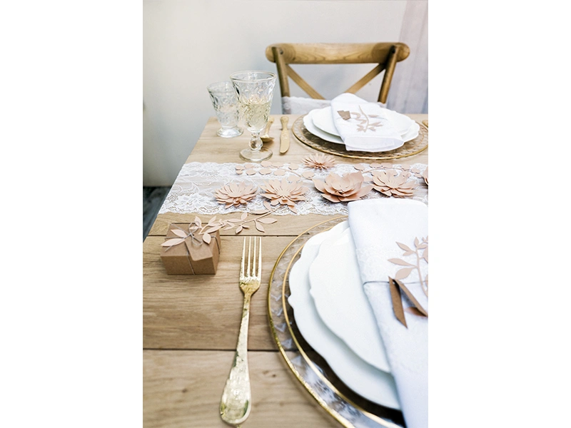 Papírové dekorační květiny, pudrově růžové 3ks