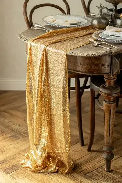 Stolní běhoun flitrovaný zlatý