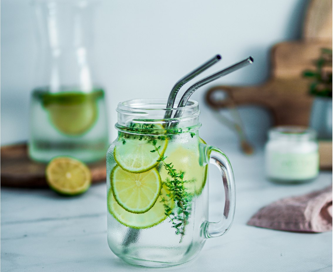 Brčka z nerezové oceli, stříbrná (2x rovné brčko, 2x zahnuté brčko + čistící kartáček)