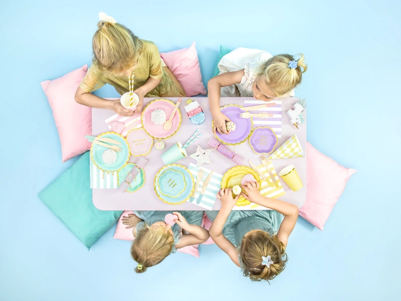 Talířky papírové mátové "Never Stop Dreaming" 13cm, 6ks