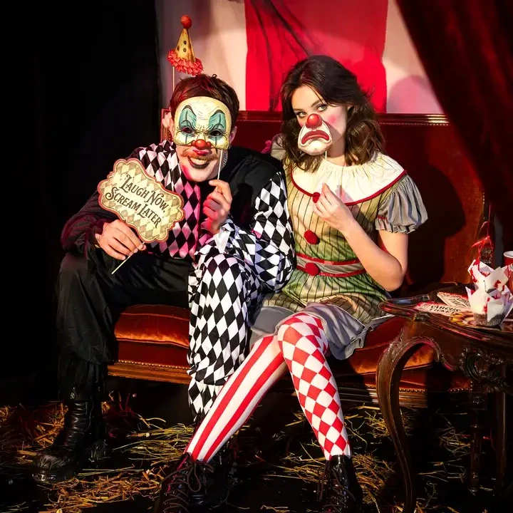 Rekvizity do fotokoutku Halloween Freak Show 12 ks