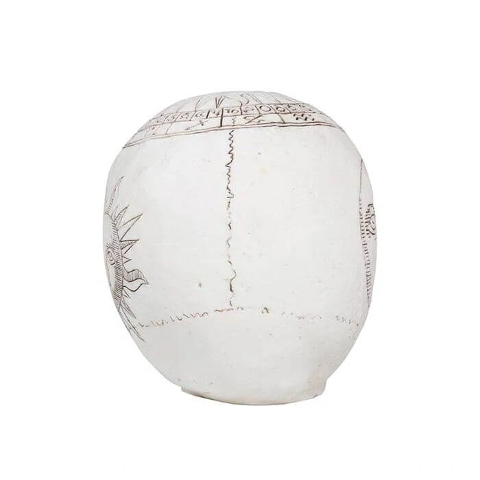 Halloweenská dekorace lebka se znaky