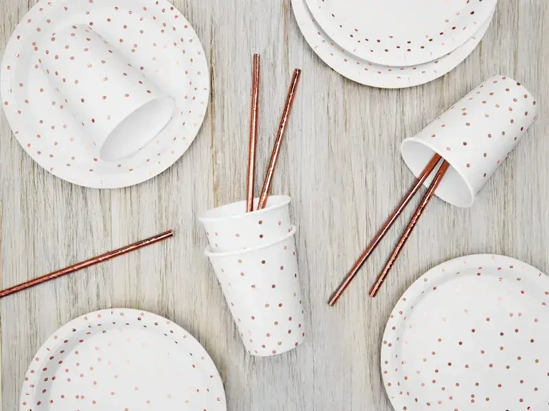 Papírové talíře bílé s rose gold tečkami 18 cm – 6 ks