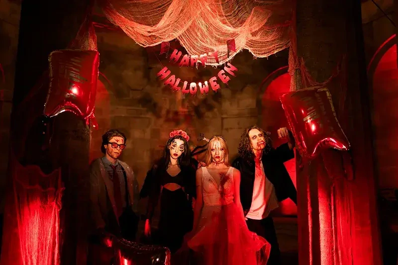 Papírová girlanda Happy Halloween se sekáčky 2 ks