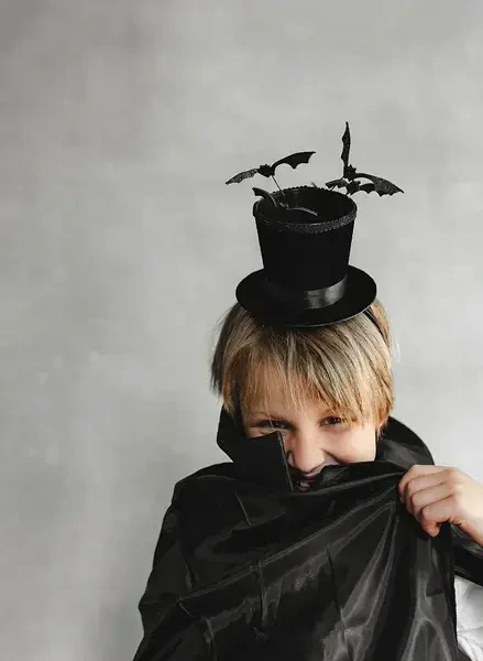 Čelenka černý cylindr s netopýry