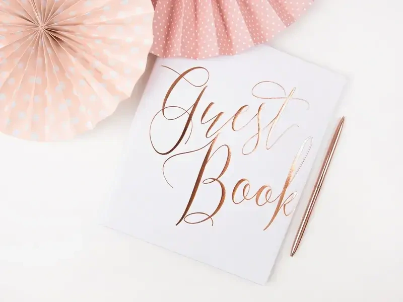 Svatební kniha hostů bílá s Rose gold nápisem - 22 stránek