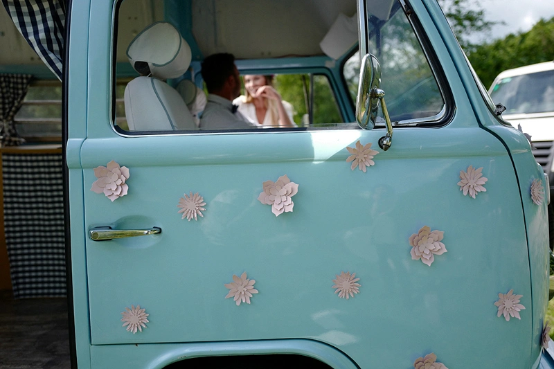 Papírové dekorační květiny, pudrově růžové 3ks