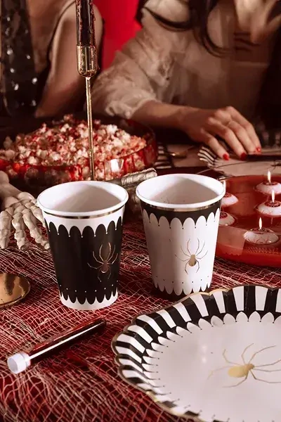 Papírové kelímky Elegantní pavouk 6 ks