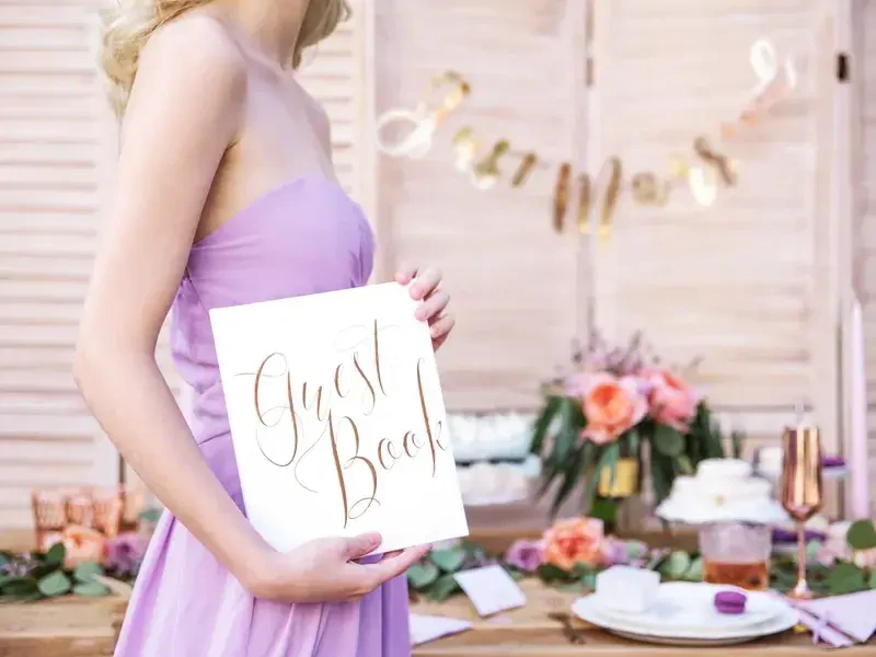 Svatební kniha hostů bílá s Rose gold nápisem - 22 stránek