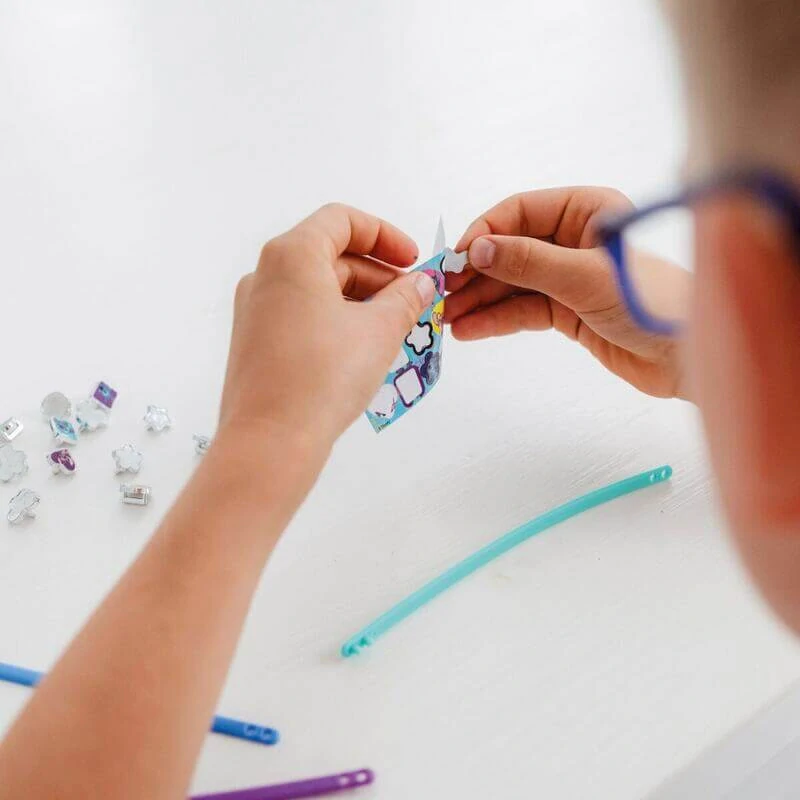 Vyrábění náramků Stitch