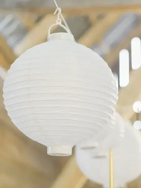 Lampion se světýlkem 30 cm bílý