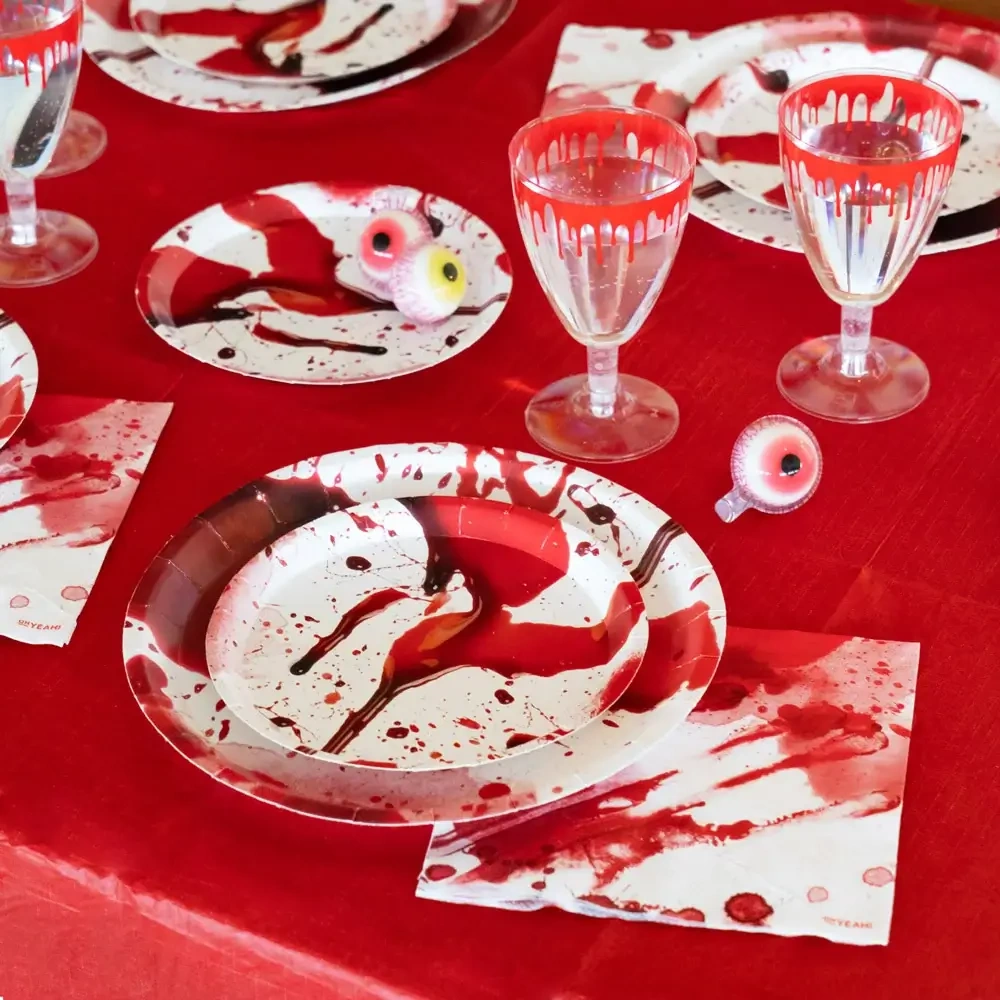 Papírové talířky Krvavé skvrny Halloween 17 cm - 8 ks