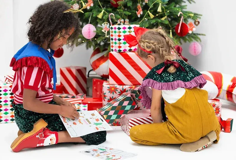 Balící papír červeno-růžové pruhy 