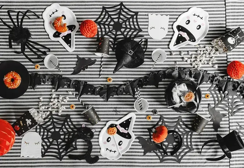 Papírové talíře Halloween - roztomilá lebka 27 cm 6 ks