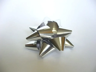 Mašle na dárek - rozeta metalická stříbrná