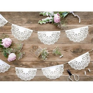 Papírová girlanda s krajkovým vzorem - bílá 183 cm